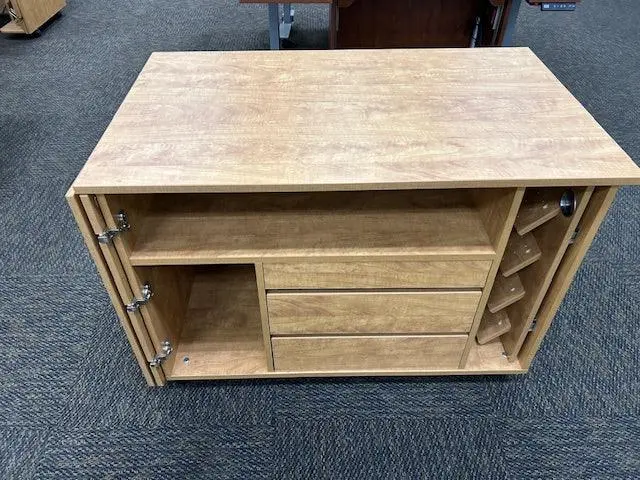 7600 Ultimate Sewing And Crafting Storage Center – Sunrise Maple Finish (Open Box) 1