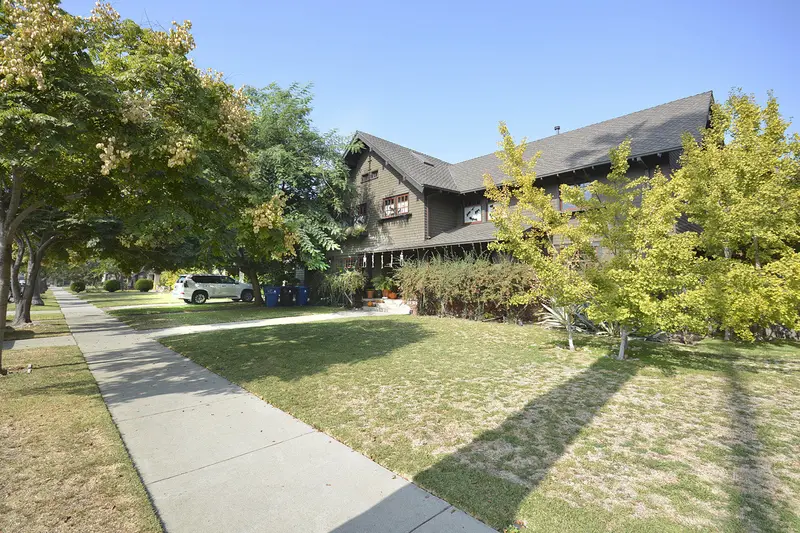 Authentic Craftsman Bungalow – Cr2031 1