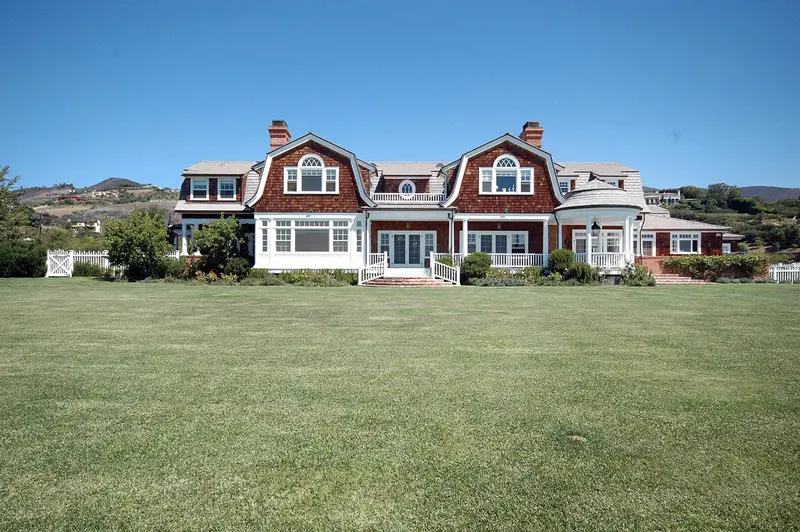 Classic Cape Cod House – Cape27720 1