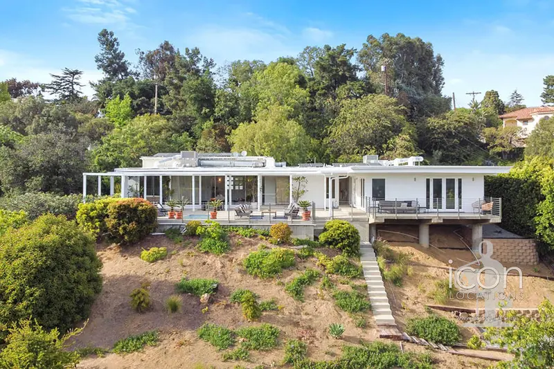 Classic Mid-Century Exterior Style - Mid2078 1