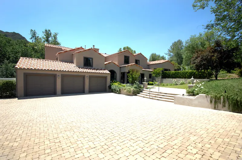 Coastal Villa Escape – Villa2027 1