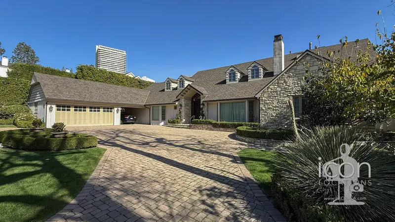 Colonial-Style Home Colo2049 1