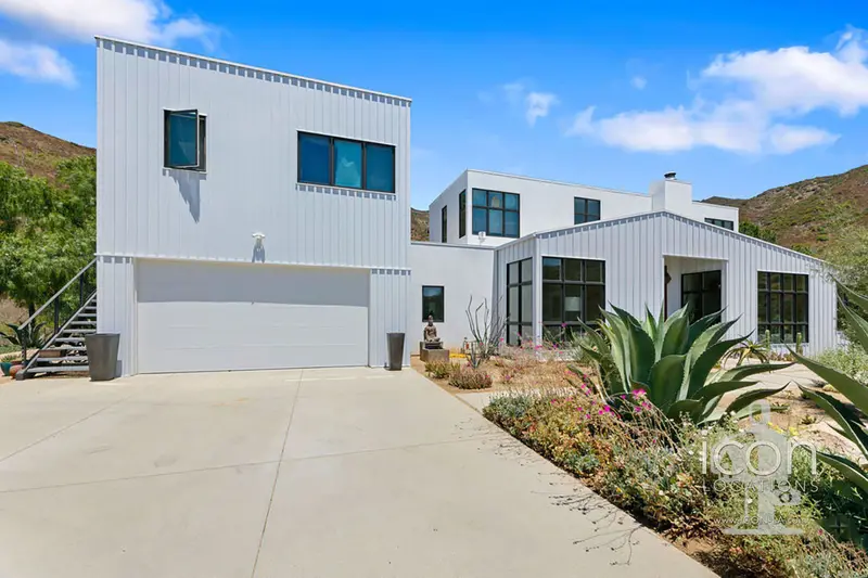 Contemporary Ranch Home Ra3184 1