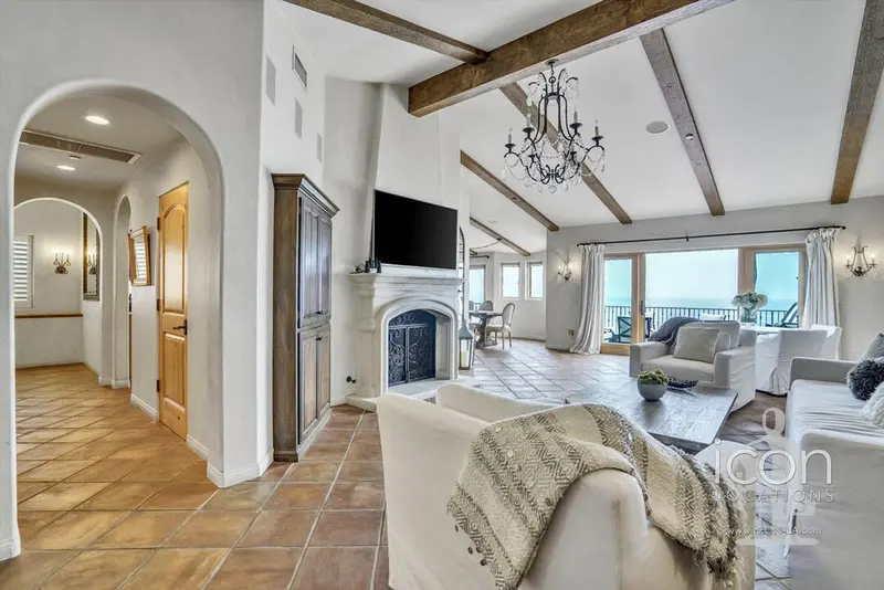 Distinctive Villa Layout - Villa2165 1