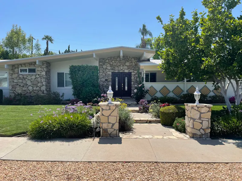 Harmonious Mid-Century Living Mid2065 1