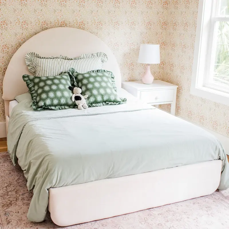 Kenzie Upholstered Bed – Button-Tufted Headboard & Linen Fabric 1
