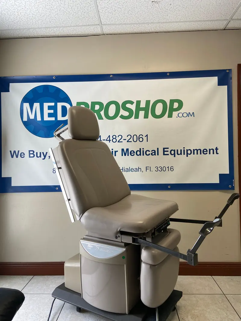 Midmark 75 Evolution Exam Table With Integrated Controls 1