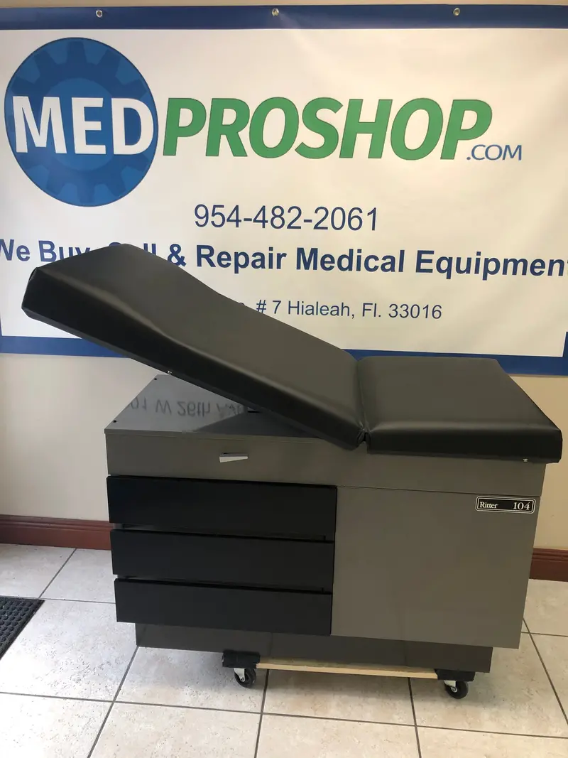 Midmark Ritter 104 Manual Exam Table – Refurbished 1
