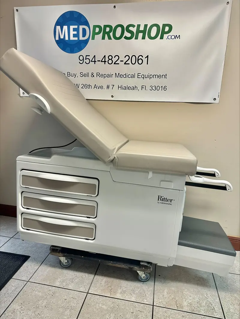 Midmark Ritter 204 Adjustable Exam Table 1