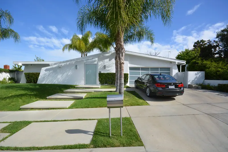 Open-Concept Contemporary Layout - Cont2033 1