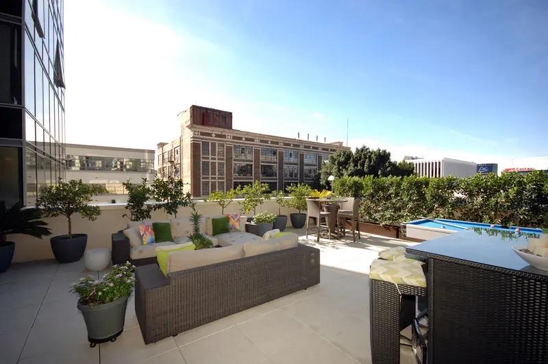 Retail Or Office Commercial Building - Comm2036 1