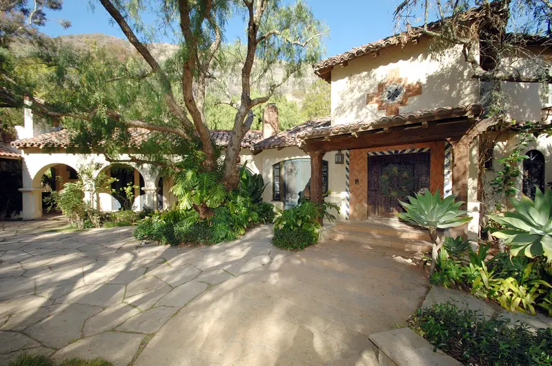Spacious Villa Accommodation – Villa2045 1